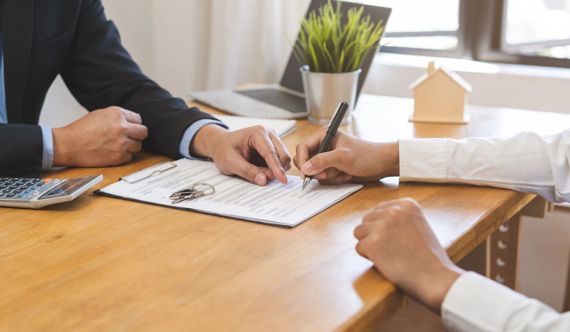 immobilienverkauf-beratung-vertrag Persönliche Betreuung auf dem Weg zur erfolgreichen Immobilienvermittlung.